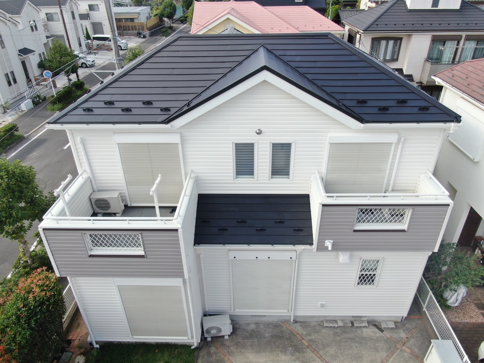 白色のWALL-Jでカバーされたお家